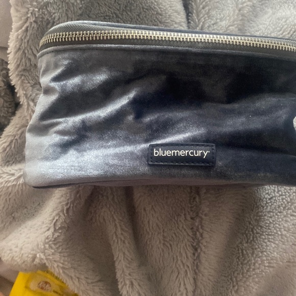Bluemercury make up bag - Picture 1 of 4